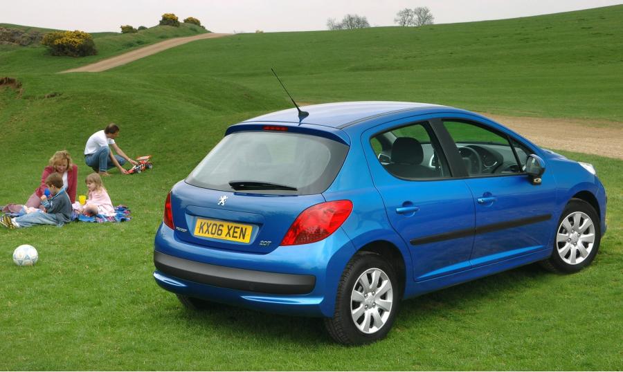  Peugeot 207 2006 года  (фото 15 из 180)
